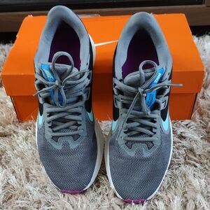Nike Women's Gray and Teal Sneakers